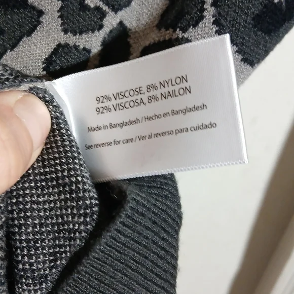 Isaac Mizrahi Animal Print Gray Black Sweater Large - Picture 4 of 7